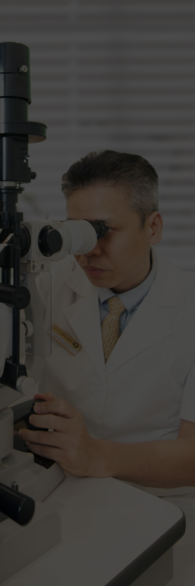 Khám mắt Tuệ Anh