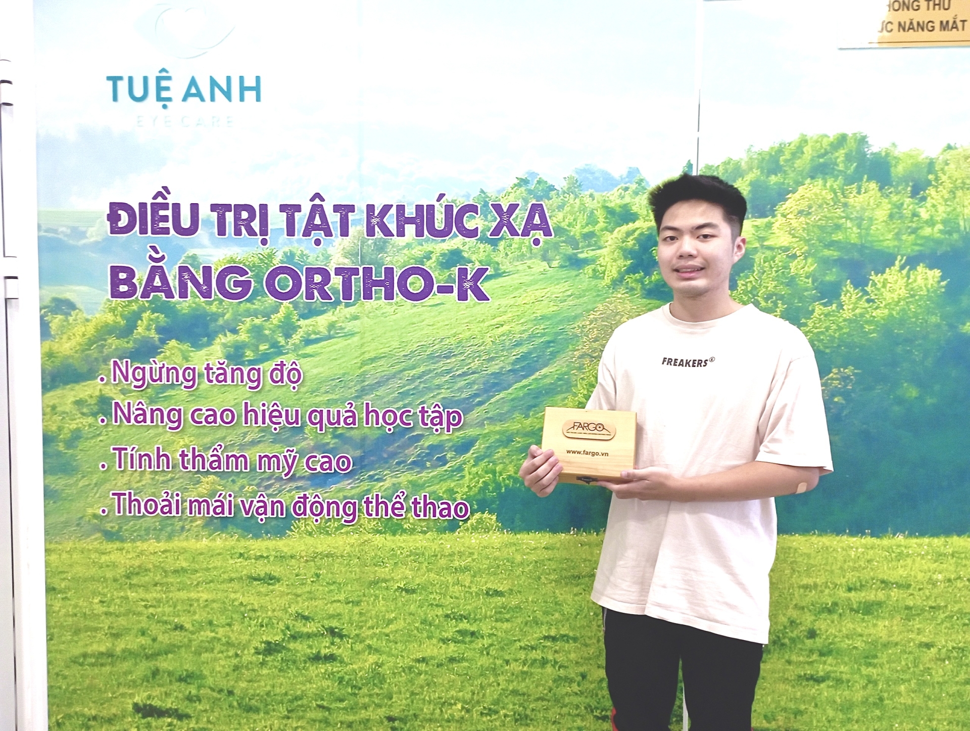 Cao Trần Gia Bảo - 21 tuổi, Du Học Sinh dùng Ortho K tại Tuệ Anh Eye Care