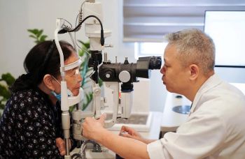 Cô Lan (65 tuổi) bị đục thủy tinh thể