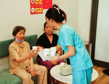 Bà Nga (68 tuổi, Hà Nội)