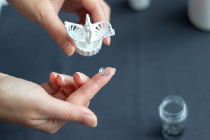 CẬN THỊ SỬ DỤNG KÍNH ORTHO K CÓ HẾT CẬN KHÔNG?