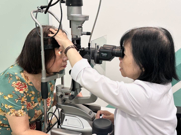 Nguyên nhân bị xuất huyết dưới kết mạc sau khi tắm khoáng nóng